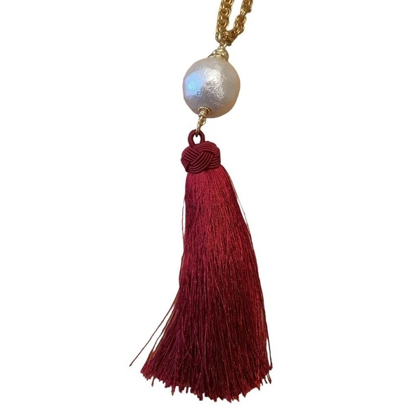 MOLLYBEADS LARGE FAUX PEARL AND RED TASSEL GOLD CHAIN STATEMENT NECKLACE NWOT - Picture 5 of 5